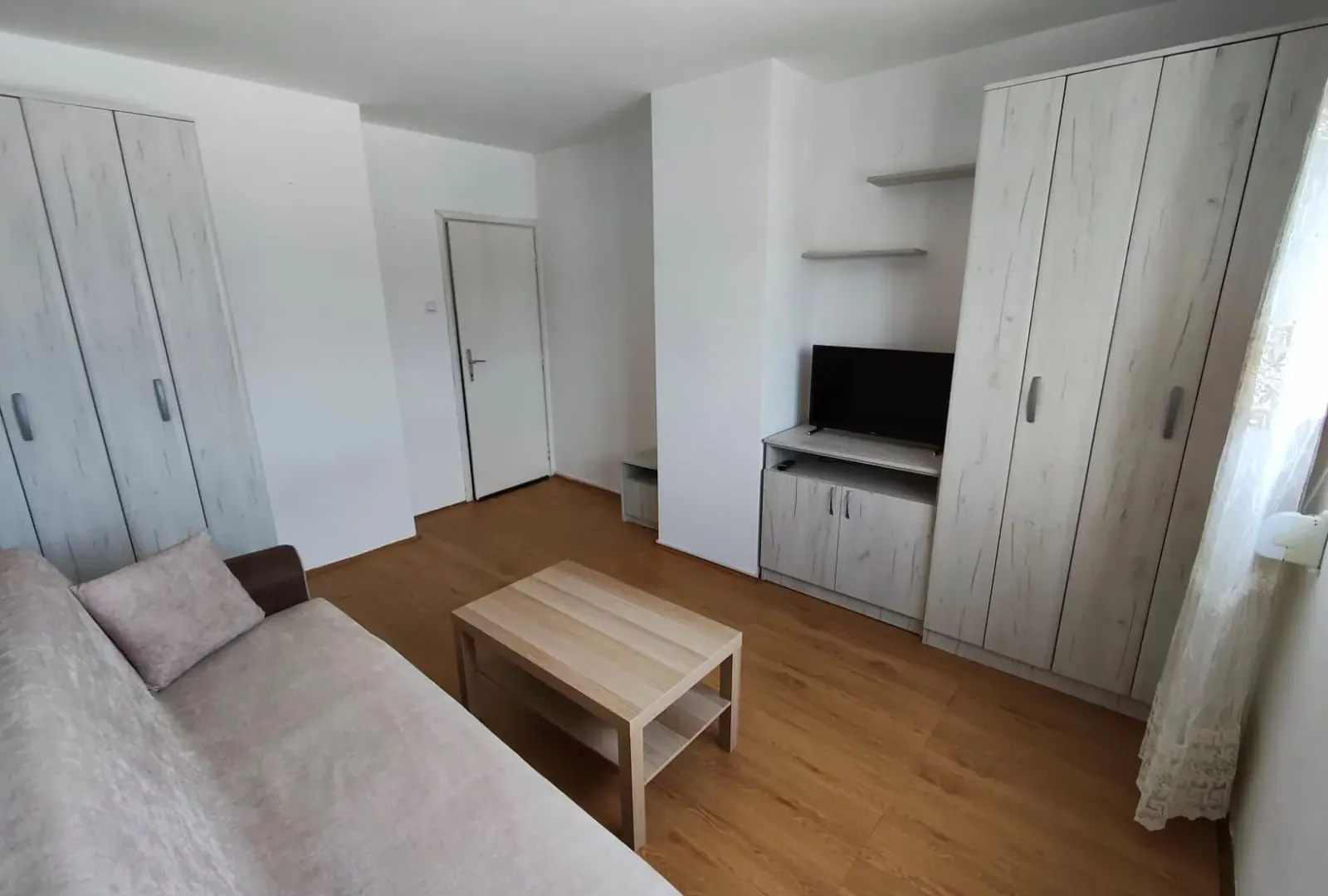 Izdavanje, garsonjera, 30m², Preko Morače, Podgorica