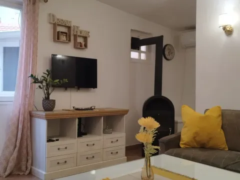Rent, one bedroom apartment, 55m², Drač, Podgorica - image 4
