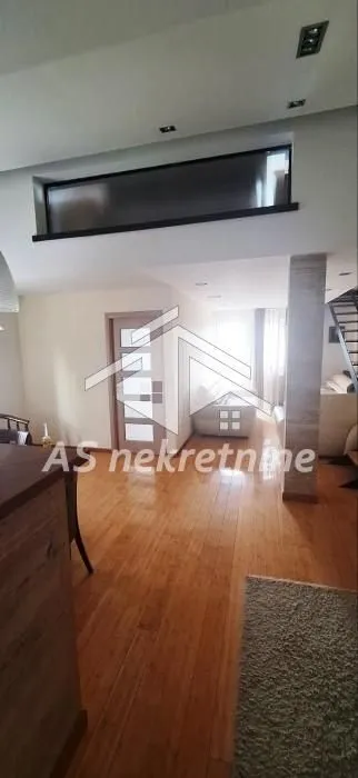 Izdavanje, trosoban stan, 100m², Savski Venac, Beograd