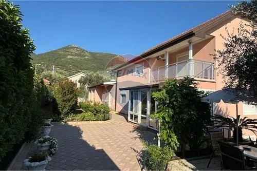 Prodaja, kuća, 1874m², Centar, Bar