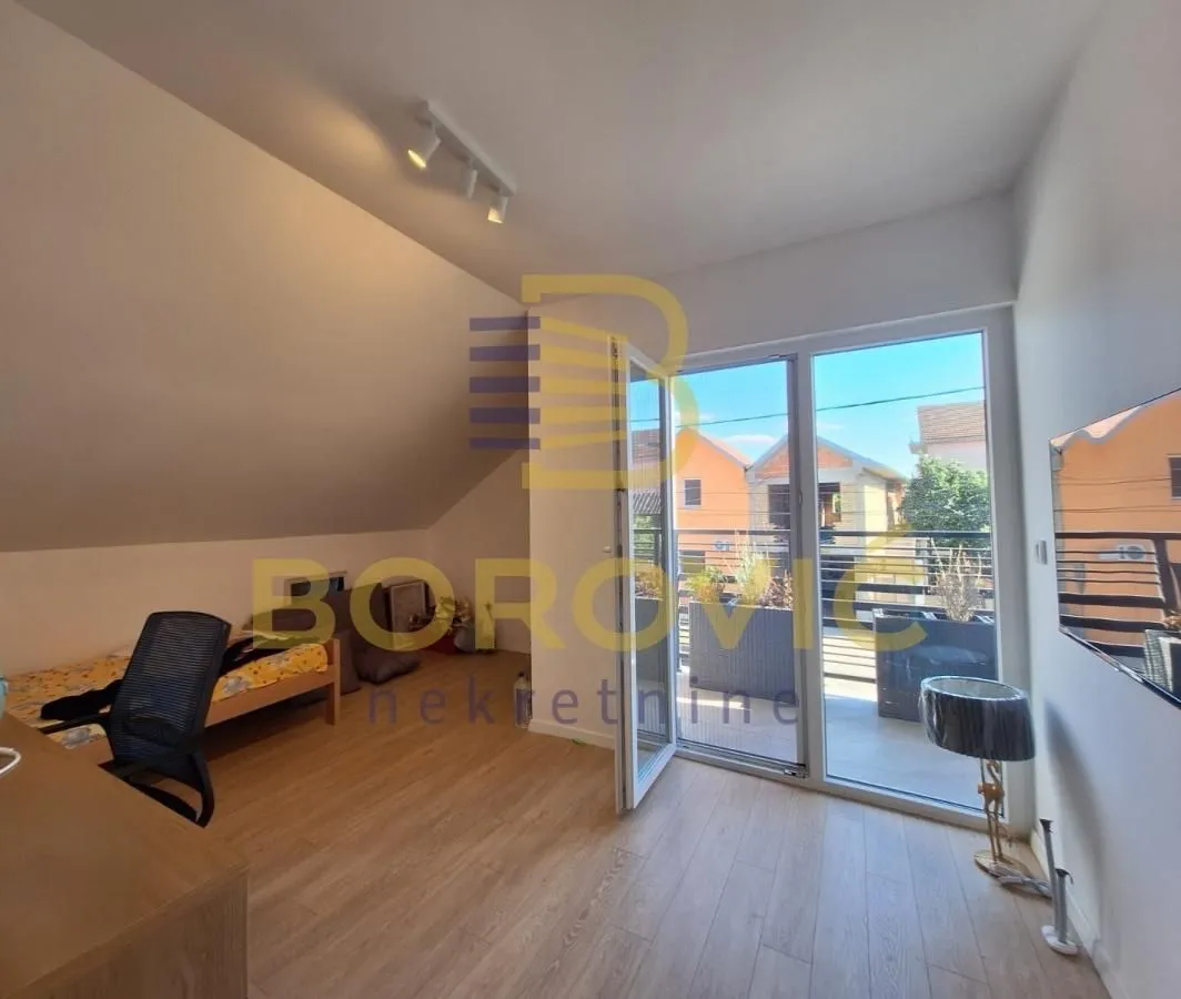 Izdavanje, kuća, 104m², Novi Banovci, Stara Pazova