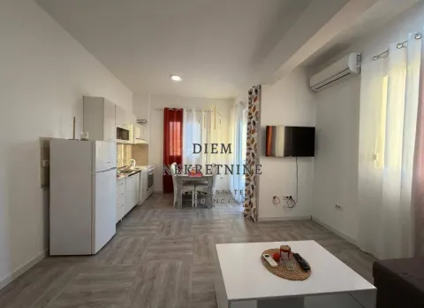 Living room connected with the kitchen and dining area. - image 5
