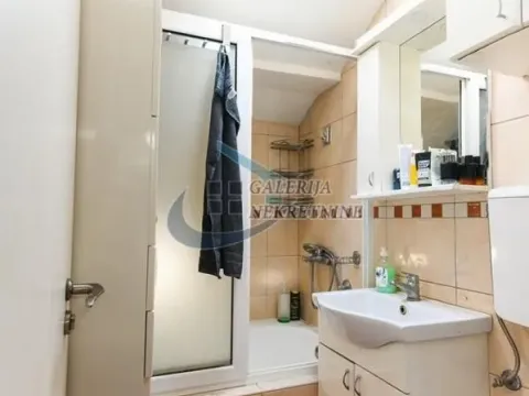 Sale, two bedroom apartment, 40m², Južni Bulevar, Vračar Sve Podlokacije - image 12