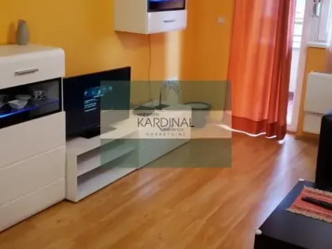 Izdavanje, trosoban stan, 73m², Centar, Jagodina - image 7