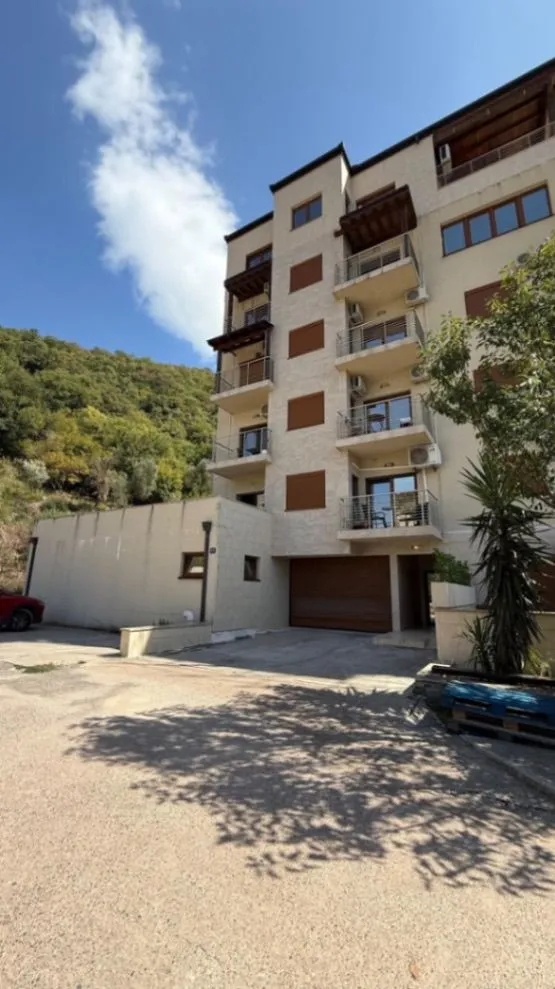 Sale, two bedroom apartment, 61m², Petrovac, Budva