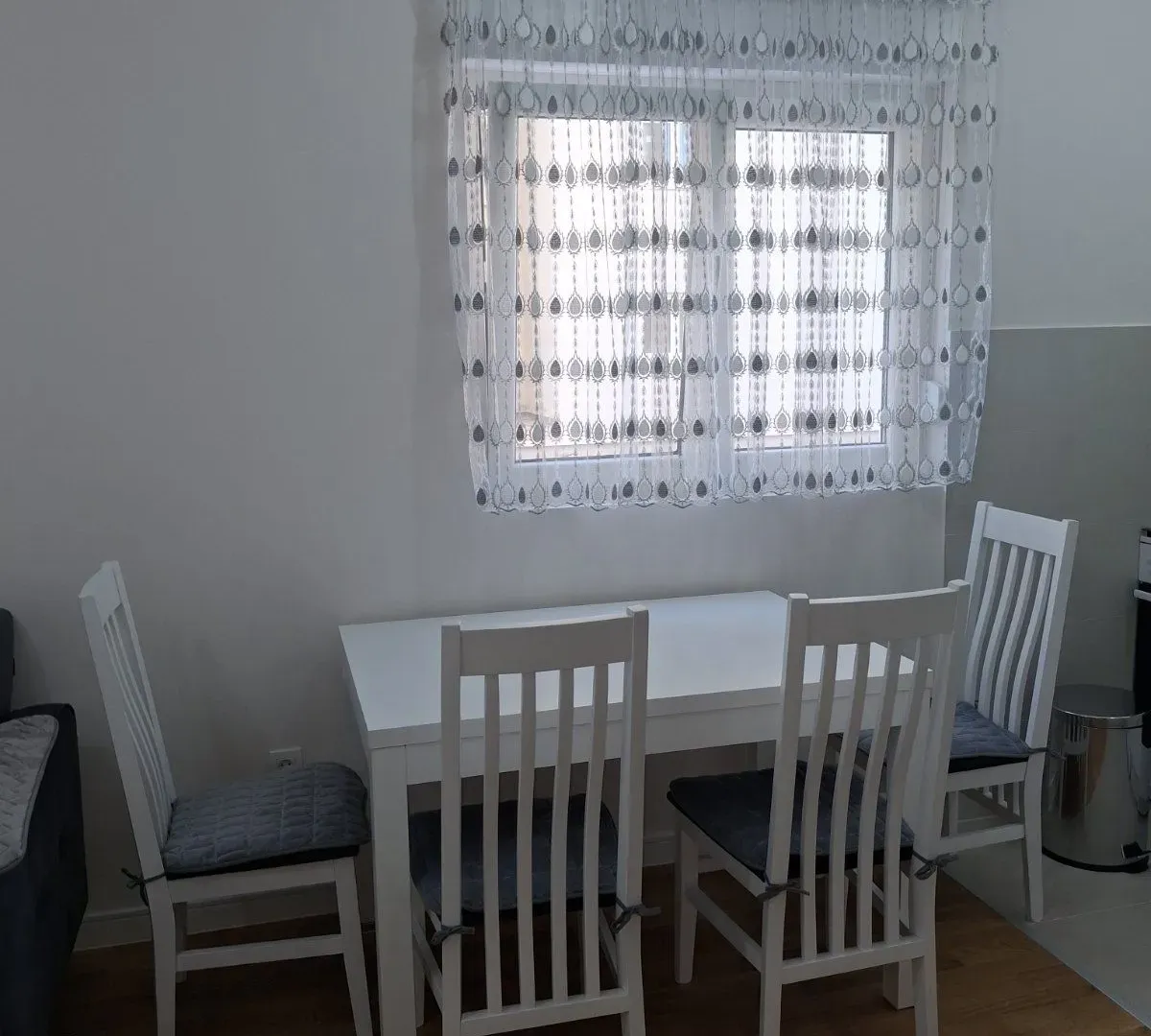Izdavanje, jednosoban stan, 45m², Pobrežje, Podgorica