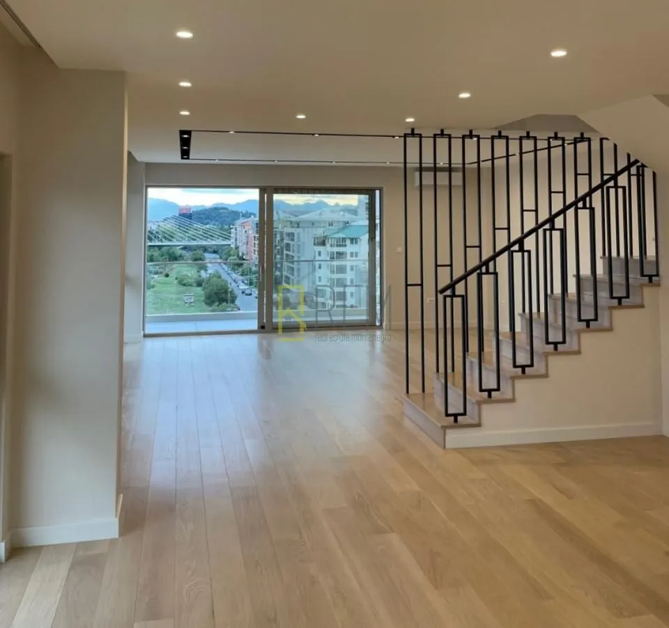 Prodaja, trosoban stan, 209m², Momišići, Podgorica