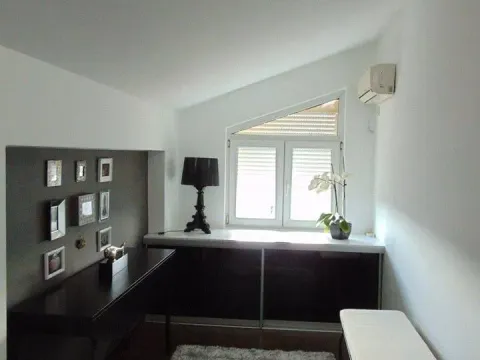 Izdavanje, dvosoban stan, 82m², Centar, Podgorica - image 11