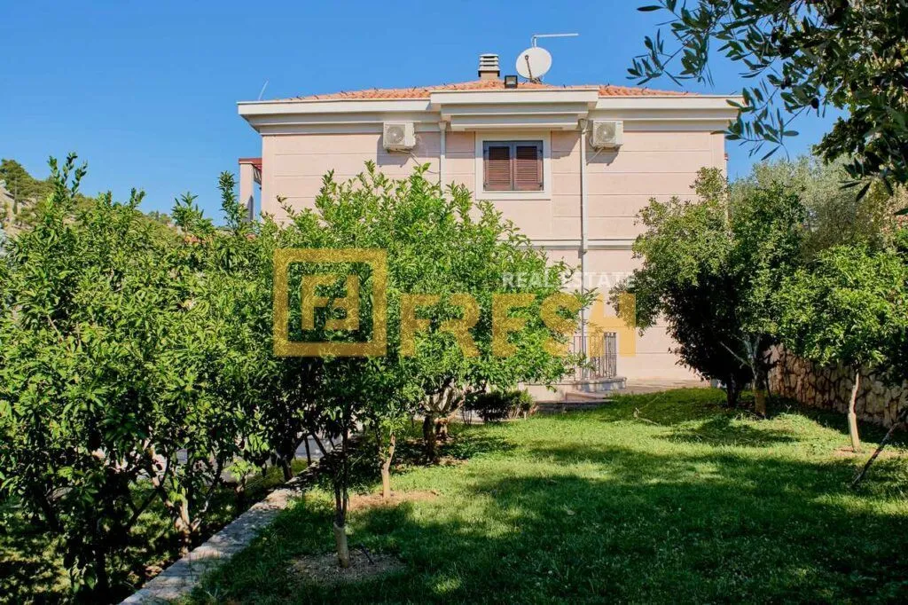 Sale, house, 300m², Zagorič, Podgorica
