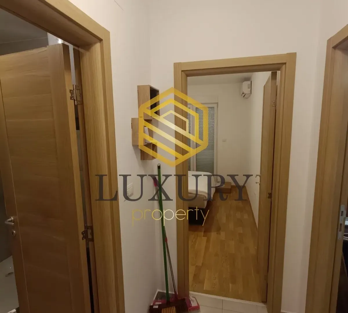 Izdavanje, jednosoban stan, 50m², Stari Aerodrom, Podgorica
