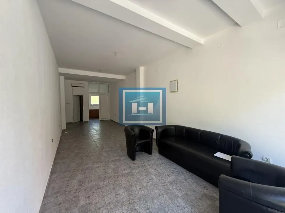 Izdavanje, jednosoban stan, 77m², Centar, Jagodina