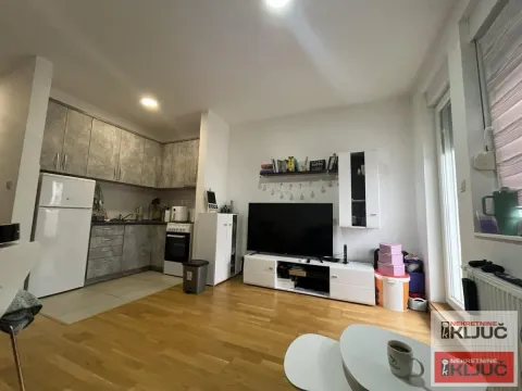 Izdavanje, garsonjera, 26m², Bulevar patrijarha Pavla, Novi Sad Sve Podlokacije - image 11