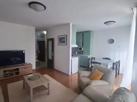 Izdavanje, dvosoban stan, 63m², Stari Aerodrom, Podgorica - image 2