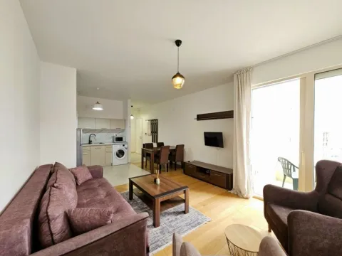 Izdavanje, jednosoban stan, 47m², Bečići, Budva