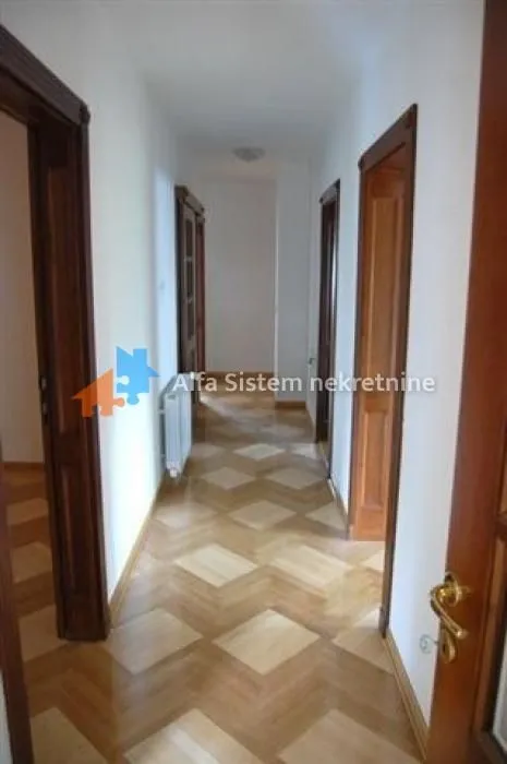 Izdavanje, stan, 300m², Savski Venac, Beograd