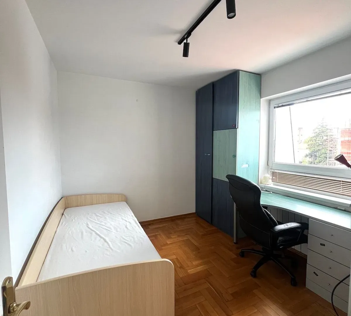 Rent, three bedroom apartment, 65m², Vračar Sve Podlokacije, Beograd