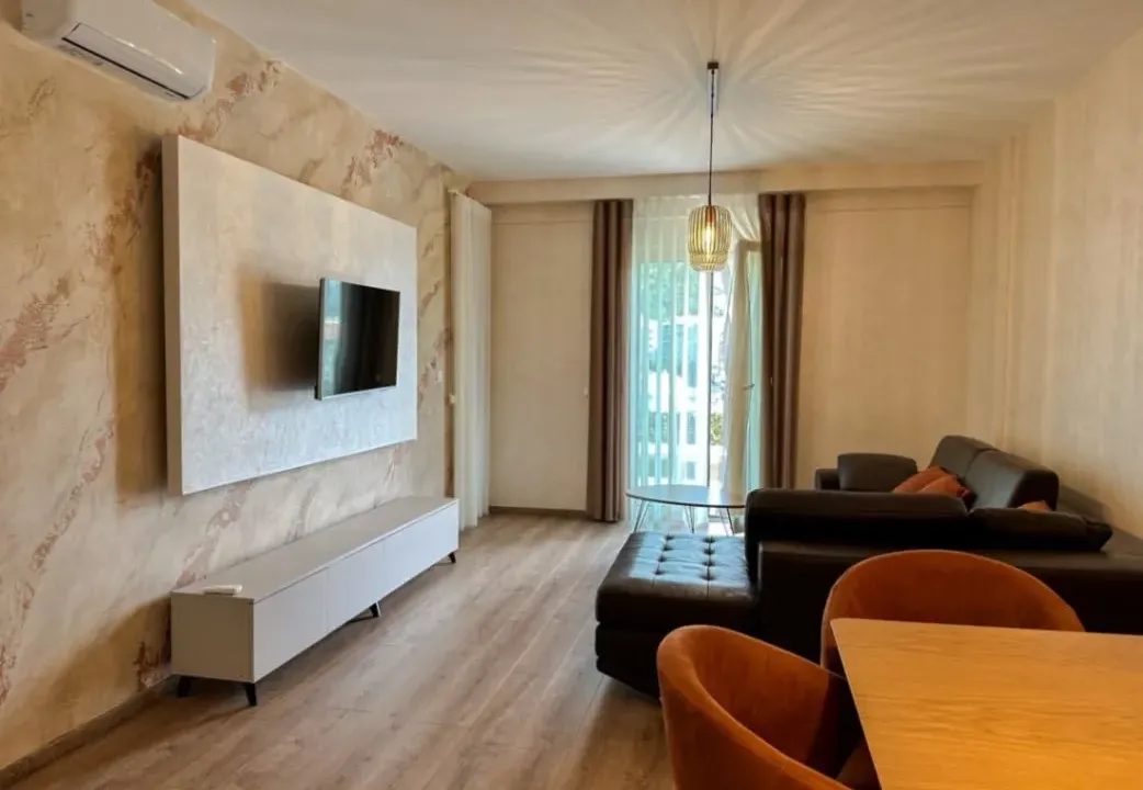 Izdavanje, jednosoban stan, 55m², Bečići, Budva