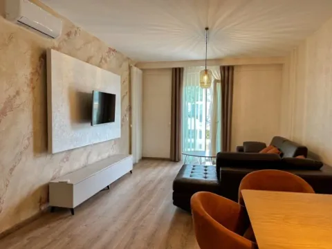 Rent, one bedroom apartment, 55m², Bečići, Budva