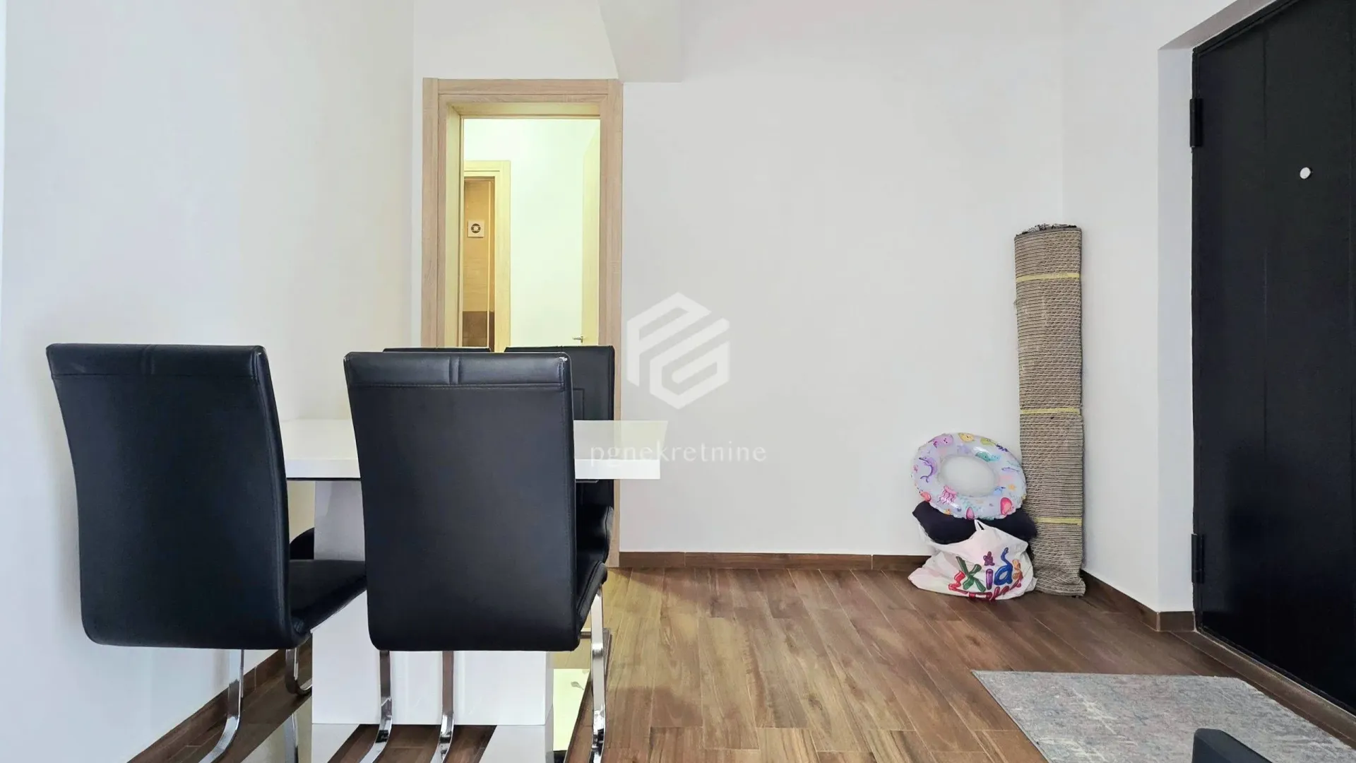 Rent, two bedroom apartment, 69m², Centar, Bar