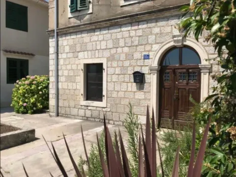 Prodaja,  poslovni prostor, 68m2, Tivat