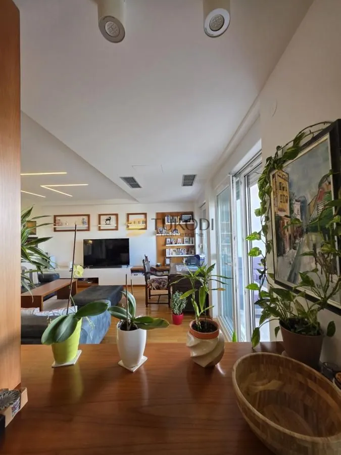 Prodaja, četvorosoban stan, 114m², Sremska Kamenica, Petrovaradin