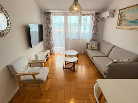 Izdavanje, stan, 44m², Tivat, Crna Gora - image 2