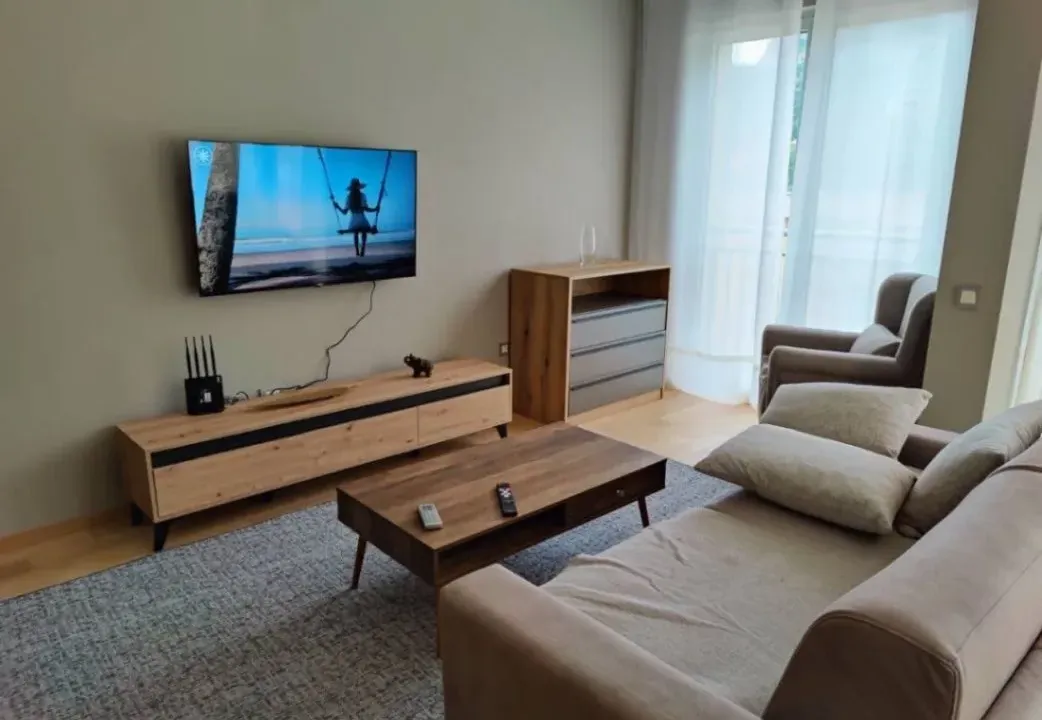 Izdavanje, jednosoban stan, 53m², Bečići, Budva