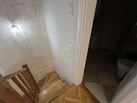 Izdavanje, četvorosoban stan, 130m², Centar, Novi Sad - image 19