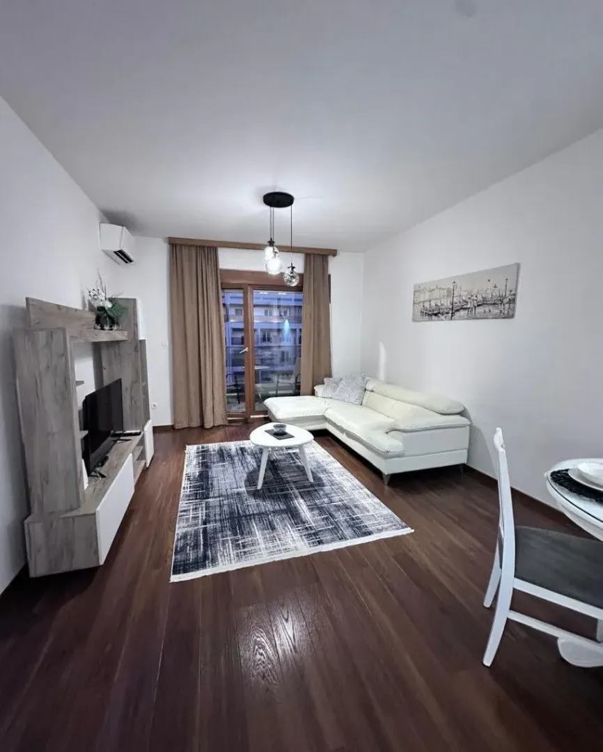 Izdavanje, jednosoban stan, 53m², Master Kvart, Podgorica