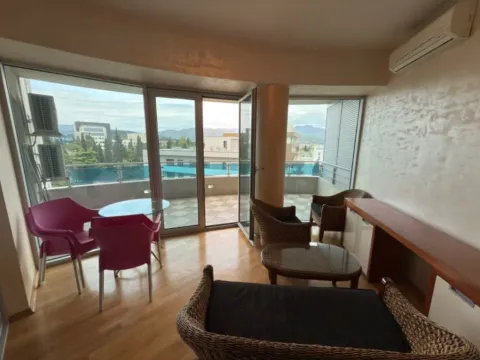 Izdavanje, jednosoban stan, 98m², Centar, Podgorica - image 4