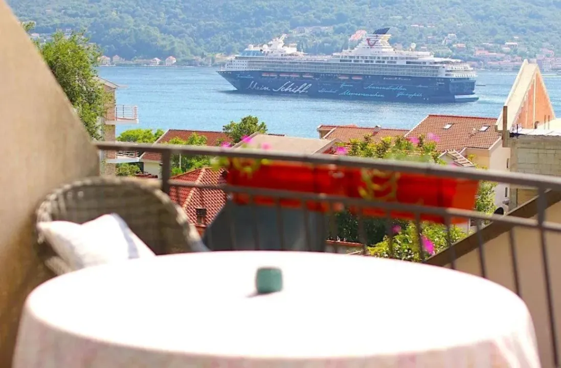 Sale, one bedroom apartment, 42m², Dobrota, Kotor