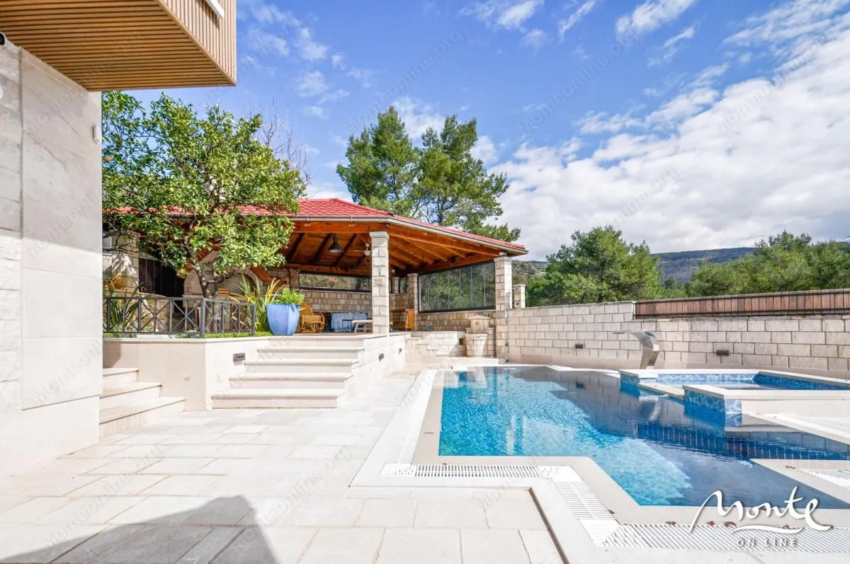 Prodaja, kuća, 240m², Tivat, Crna Gora