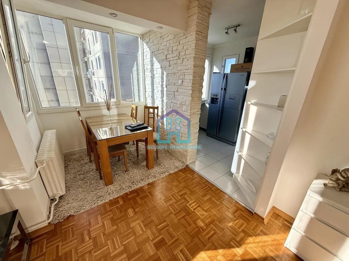 Prodaja, dvosoban stan, 60m², Bulevar Oslobodjenja, Novi Sad Sve Podlokacije