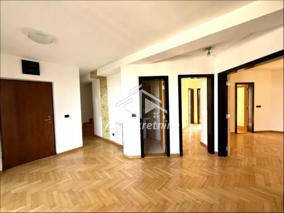 Prodaja, stan, 207m², Kalenić Pijaca, Vračar Sve Podlokacije