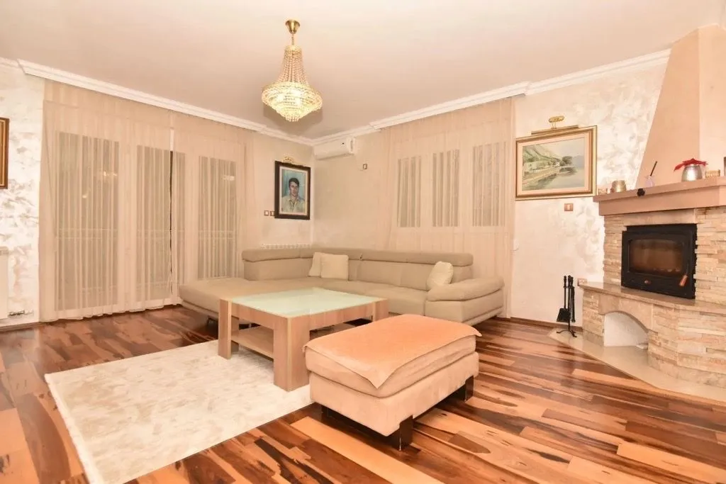 Rent, house, 175m², Velje Brdo, Podgorica