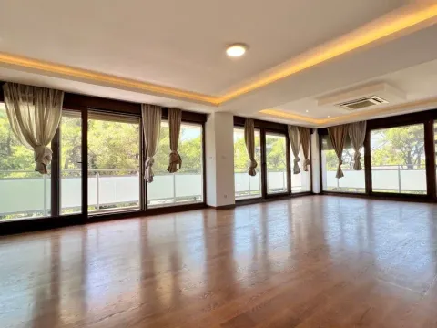 Izdavanje, četvorosoban stan, 228m², Preko Morače, Podgorica - image 3