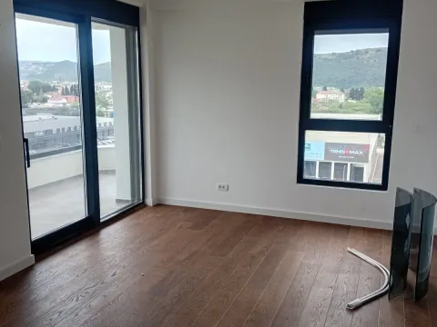 Prodaja, dvosoban stan, 73m², Centar, Bar - image 7