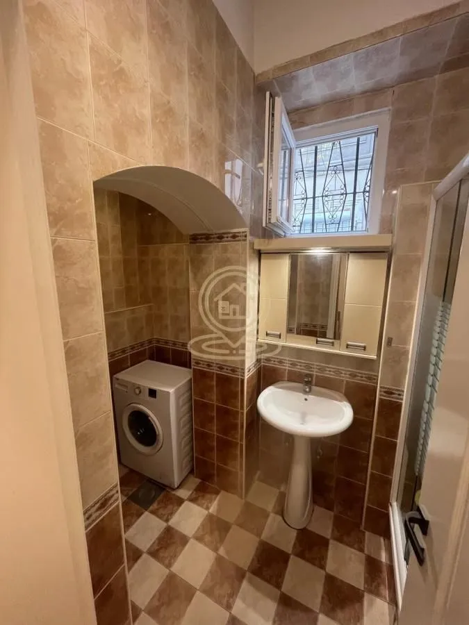 Izdavanje, dvosoban stan, 43m², Stari Grad, Beograd