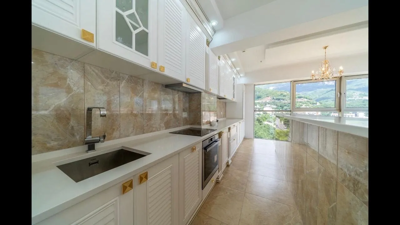 Izdavanje, trosoban stan, 150m², Bečići, Budva