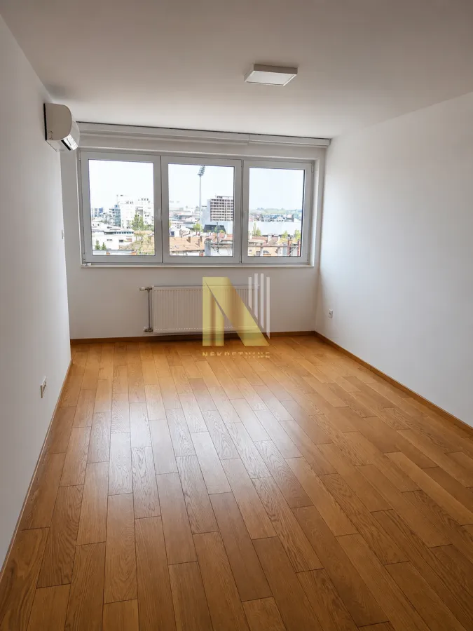 Izdavanje, poslovni prostor, 48m², Grbavica, Novi Sad Sve Podlokacije