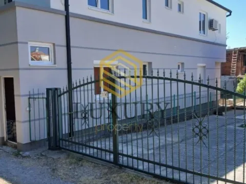 Izdavanje, kuća, 200m², Sutomore, Bar - image 7