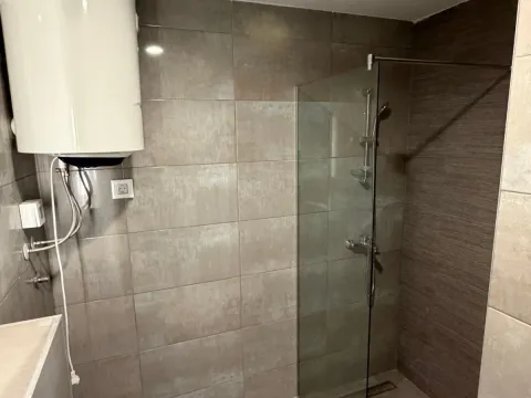 Izdavanje, jednosoban stan, 46m², Stari Aerodrom, Podgorica - image 1