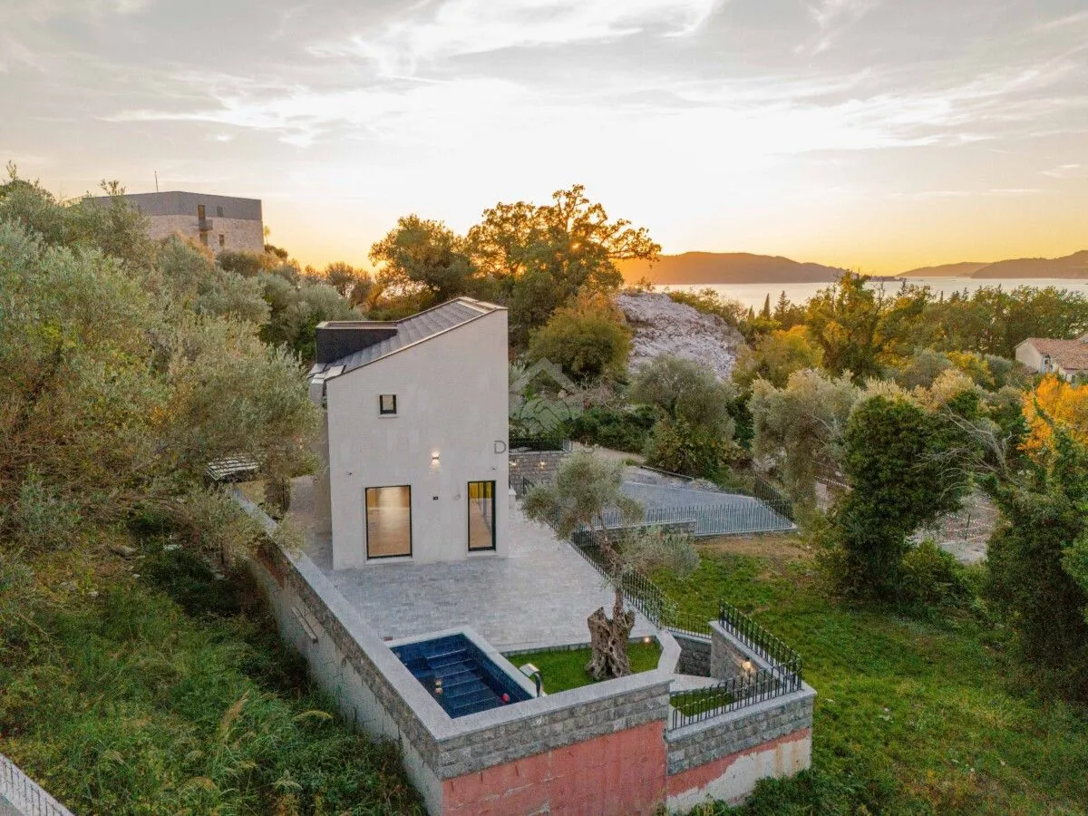 Sale, house, 240m², Kamenovo, Budva
