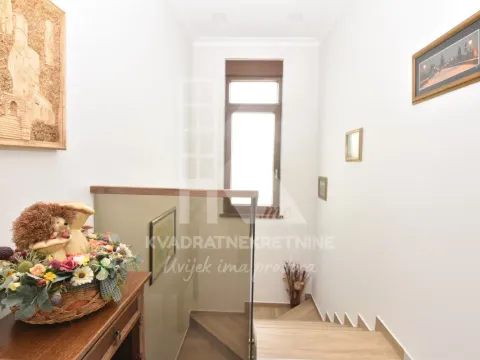 Prodaja, kuća, 170m², Gornja Gorica, Podgorica - image 22