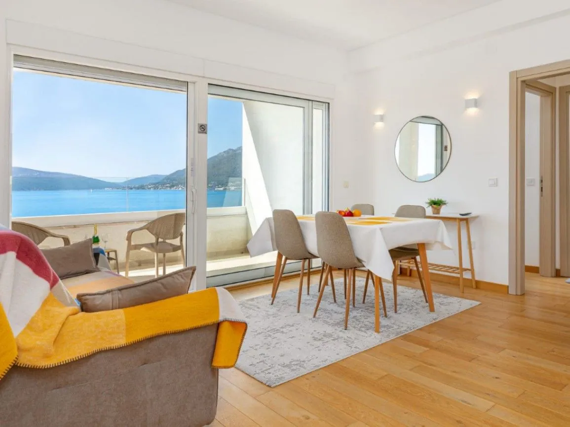 Izdavanje, dvosoban stan, 70m², Donja Lastva, Tivat