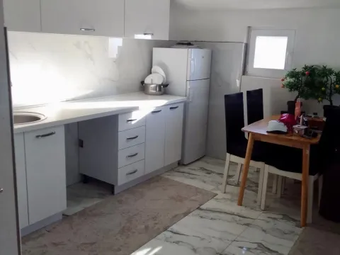 Rent, two bedroom apartment, 70m², Marovići, Bar - image 2