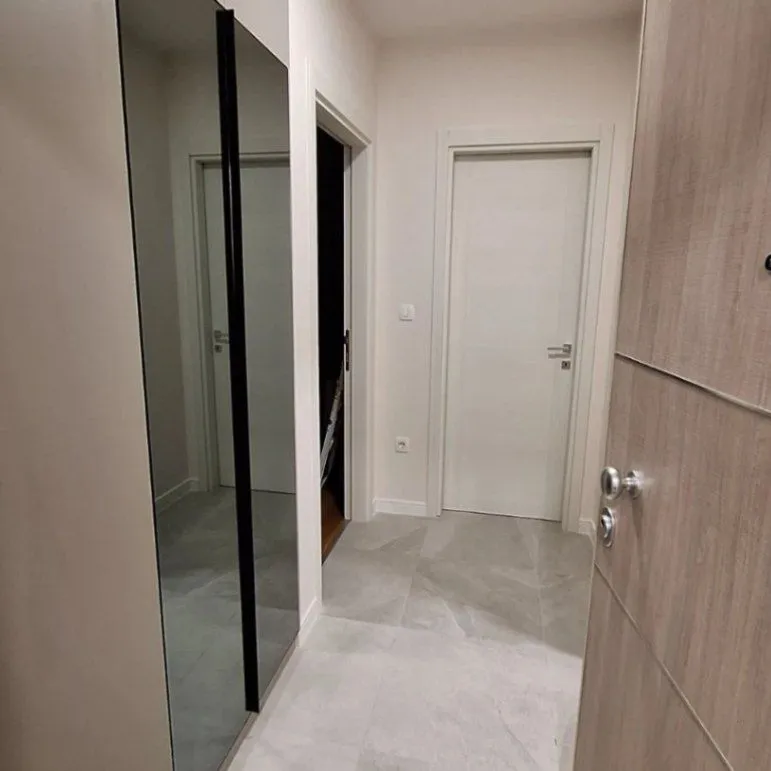 Izdavanje, jednosoban stan, 47m², Central Point, Podgorica