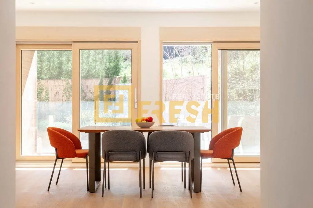 Prodaja, četvorosoban stan, 253m², Kotor, Crna Gora