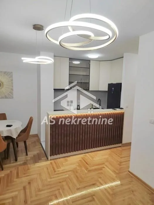 Izdavanje, četvorosoban stan, 79m², Banjica, Voždovac Sve Podlokacije