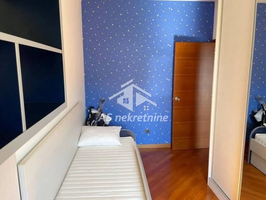 Rent, four bedroom apartment, 118m², Vračar Hram, Vračar Sve Podlokacije